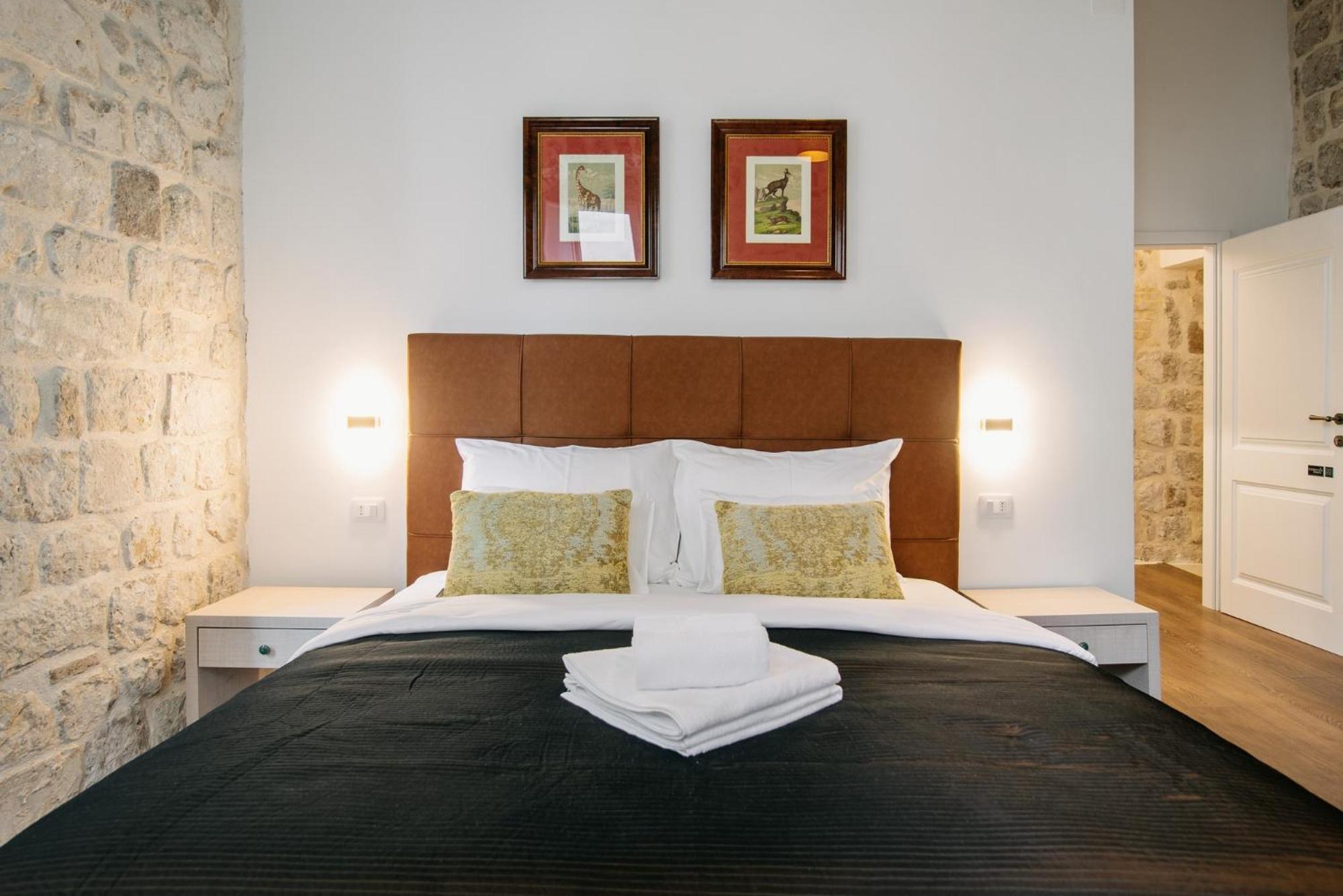 Central W Apartment & Rooms By Duhomes Dubrovnik Bagian luar foto